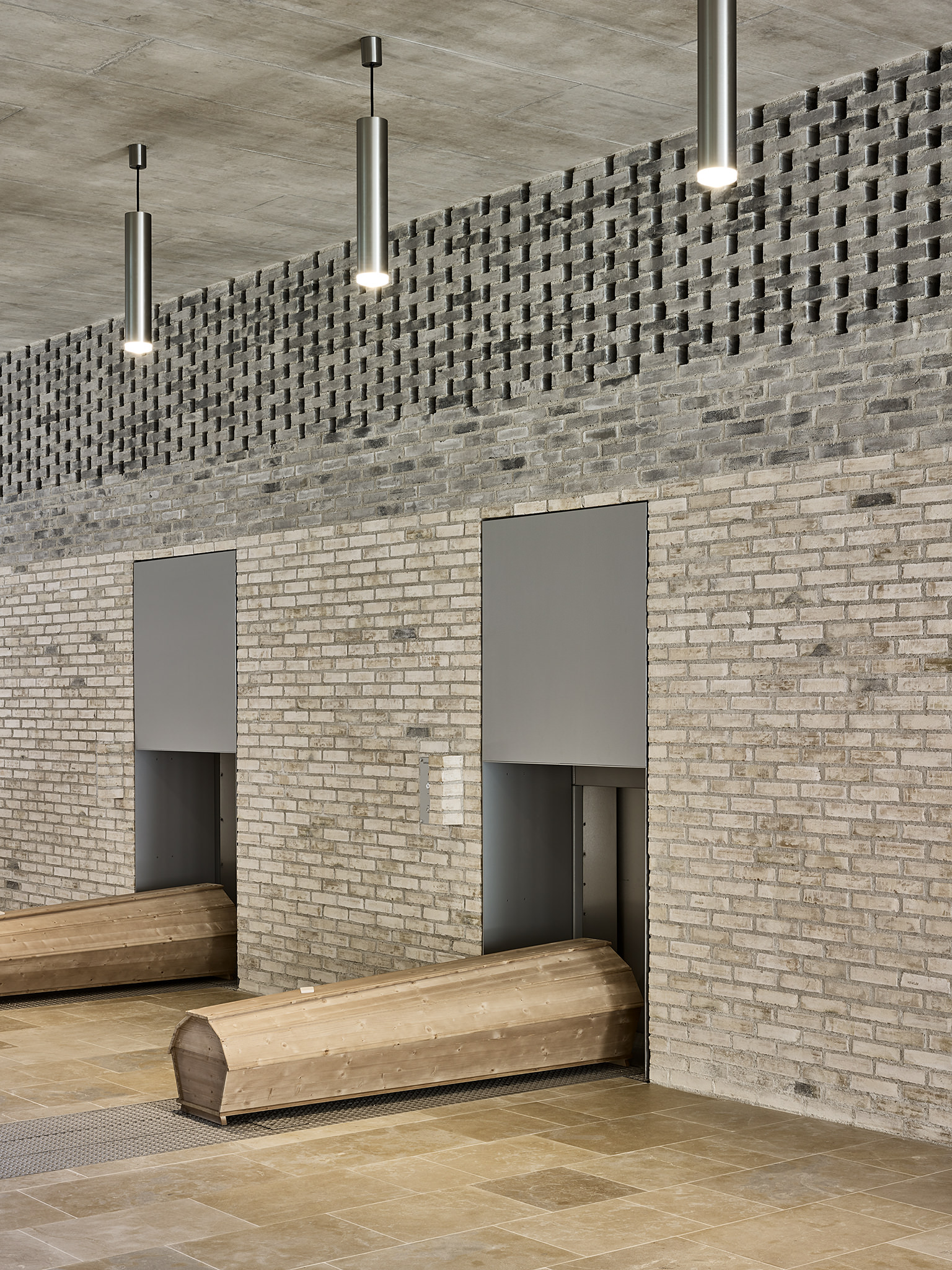 E17642 Alpa 066703 SCREEN 170828